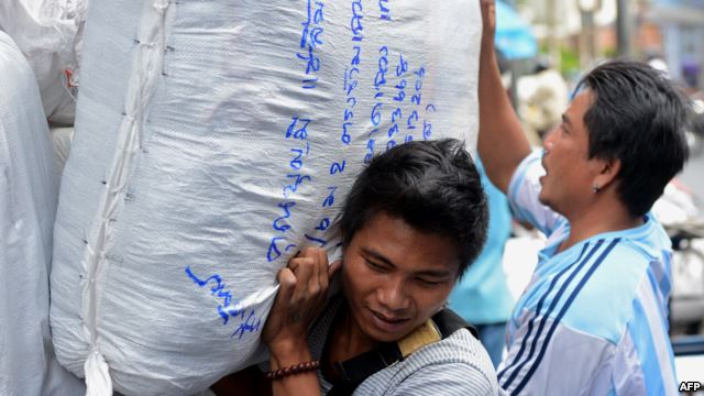Nở rộ xuất khẩu lao động “chui” sang Thái Lan