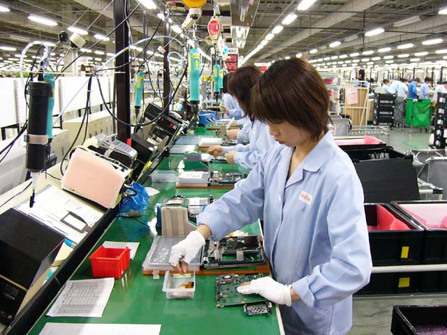60 Nữ lắp ráp linh kiện điện tử tại Aichi tháng 3/2015