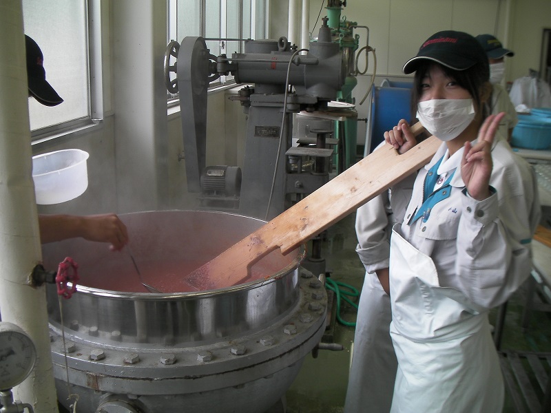 10 Nữ và 22 Nam chế biến thực phẩm tại Fukushima tháng 8/2015