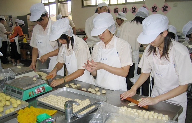 Đơn hàng XKLĐ làm chế biến đồ ăn sẵn tại Tokyo lương 165.000 Yên