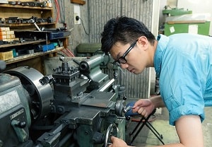 Nên đi xuất khẩu lao động Nhật Bản thợ hàn hay chế tạo máy?
