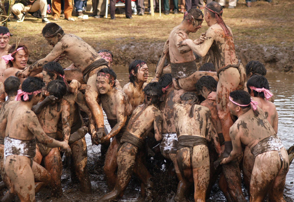 lễ hội ném bùn ở Chiba - Nhật Bản