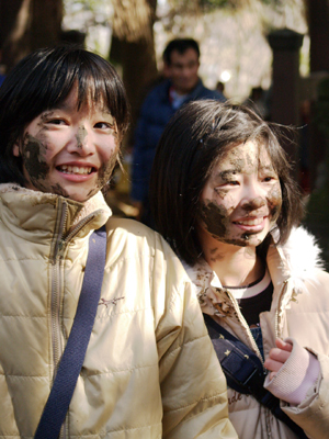 Hấp dẫn lễ hội ném bùn ở Chiba – Nhật Bản