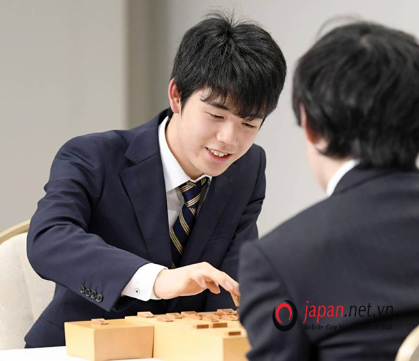 Hướng dẫn chơi Shogi: Học cách chơi Shogi không chỉ giúp bạn hiểu rõ cách chơi mà còn giúp nâng cao tính kiên nhẫn và khả năng suy luận của bản thân. Với hướng dẫn chi tiết và dễ hiểu, bạn có thể trở thành một người chơi Shogi tài ba và tham gia vào giải đấu quốc tế.