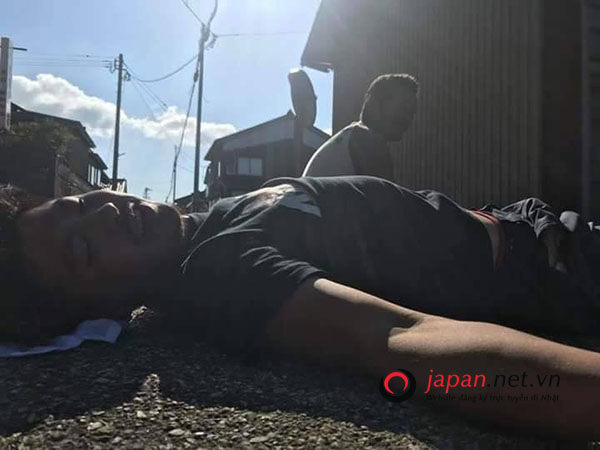Chùm ảnh: Giấc ngủ vội giữa ca làm của thực tập sinh Nhật Bản